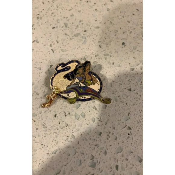 Disney Aladdin Magic Carpet Trading Pin - Picture 1 of 4